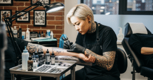 文春オンラインで話題！全身タトゥーの彫り師「てんてん」が語る生き方と整形の理由